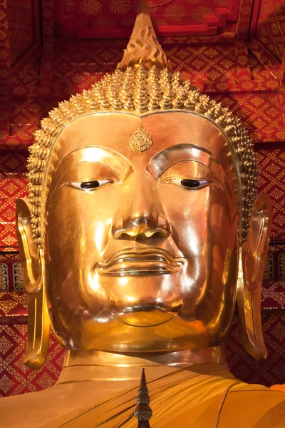 The main Buddha image, Wat Phanan Choeng in Ayutthaya. — Stock Photo, Image