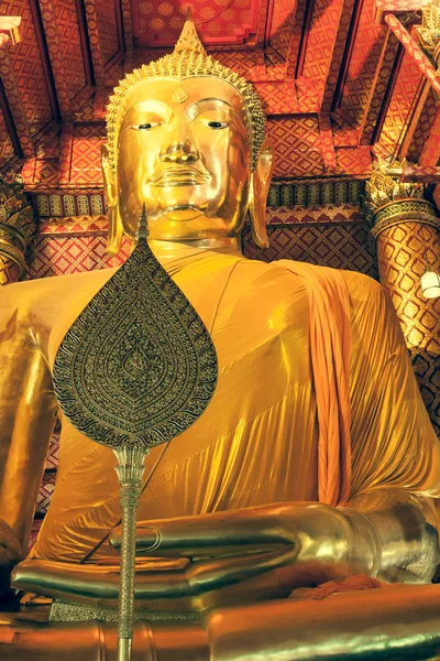 The main Buddha image, Wat Phanan Choeng in Ayutthaya. — Stock Photo, Image