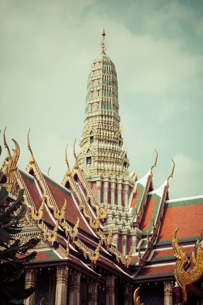 Budist tapınağı Wat Phra Kaew, ana landm biri görünümünü — Stok fotoğraf