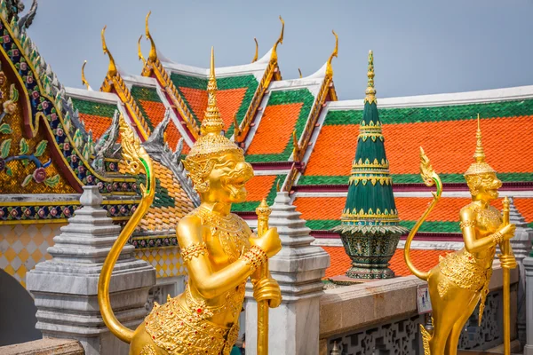 Angle d'or à Wat Phra Kaeo, Temple du Bouddha Émeraude et — Photo
