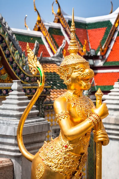 Angle d'or à Wat Phra Kaeo, Temple du Bouddha Émeraude et — Photo