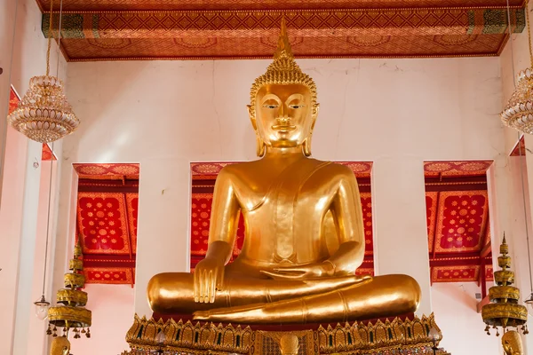 Buda heykeli wat pho Tapınağı'nda resmi. Bangkok, Tayland. — Stok fotoğraf