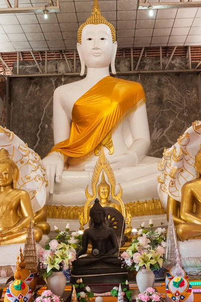 The golden Buddha statue in Thai temple, Ayutthaya Province Thai — Stock Photo, Image