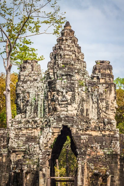 Caras del antiguo templo de Bayon en Angkor Wat, Siem Reap, Camboya — Foto de Stock