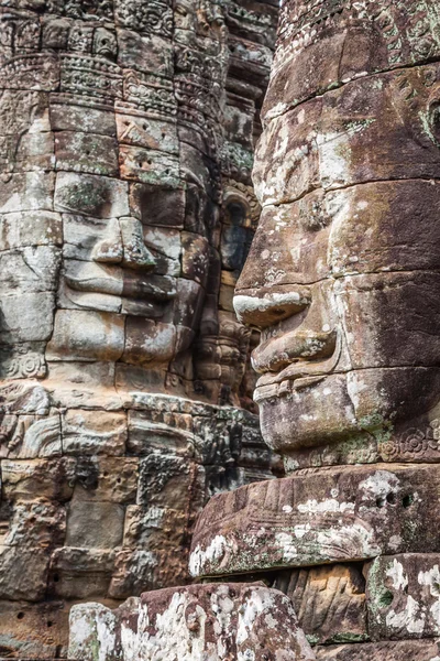 Murales y esculturas de piedra en Angkor wat, Camboya — Foto de Stock