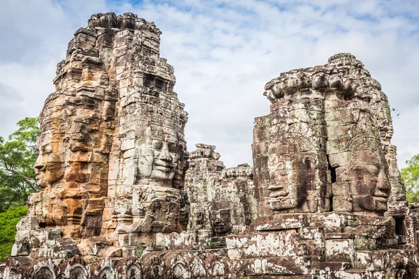 古代バイヨン寺院の顔カンボジア、シェムリアップ州アンコールワット — ストック写真