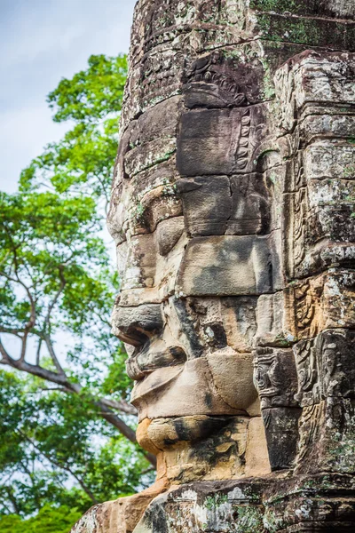 Caras del antiguo templo de Bayon en Angkor Wat, Siem Reap, Camboya — Foto de Stock