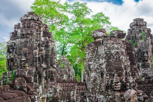 Templo de bayon en angkor thom, cambodia — Foto de Stock