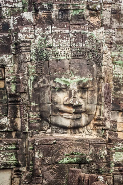 Caras del antiguo templo de Bayon en Angkor Wat, Siem Reap, Camboya — Foto de Stock