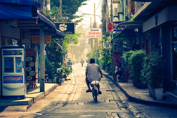 Bangkok, Tayland, 13 Aralık, 2013:Small Bangkok sokak — Stok fotoğraf