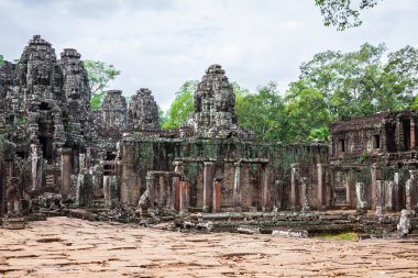 Angkor Thom Cambodia. Bayon khmer Tapınağı Angkor Wat historica üzerinde
