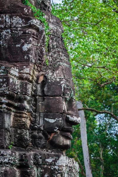 Rostros del templo de Bayon en Angkor Thom, Siemreap, Camboya. — Foto de Stock