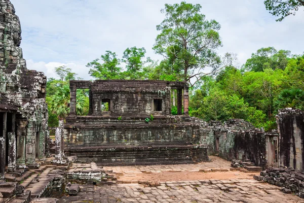 Angkor Thom Cambodia. Bayon khmer temple on Angkor Wat historica — Stock Photo, Image