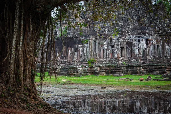 Angkor Thom Cambodia. Bayon khmer temple on Angkor Wat historica — Stock Photo, Image