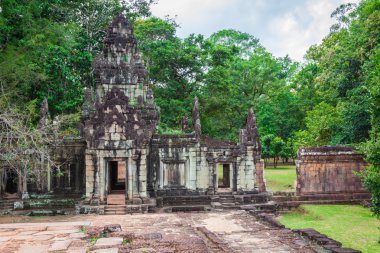 Antik Khmer mimarisi. Güneşler tapınakta Bayon şaşırtıcı görünümü