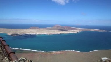 muhteşem görünümü volkanik kıyı şeridi ve Isla graciosa mirador del rio vista, lanzarote, İspanya