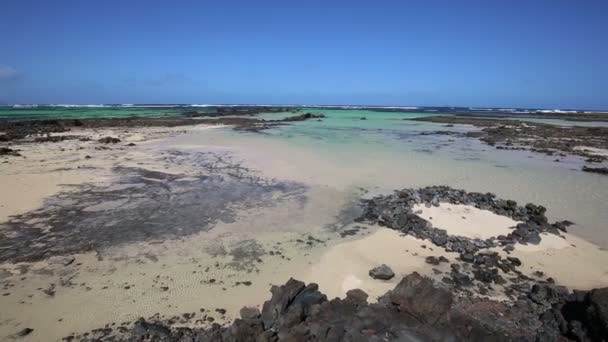 Praia de Orzola em Lanzarote, Ilhas Canárias, Espanha — Vídeo de Stock