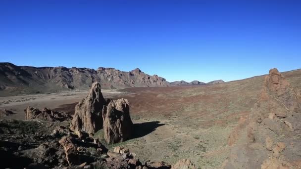 Paisaje lunar en el Parque Nacional del Teide, Tenerife, Islas Canarias, España — Vídeos de Stock