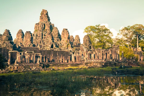 Ангкор Том Камбоджа. Храм Байон-кхмер на Ангкор-Вате — стоковое фото