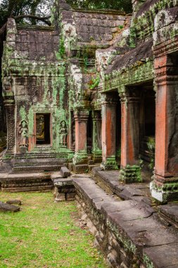 Ta Prohm ya da Rajavihara Tapınağı'nda Angkor, Siem R antik kalıntılar