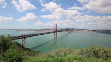 25 de Abril Bridge Lizbon, Portekiz göster..