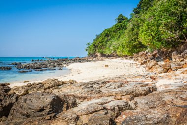 Bambu Adası phi-ph yakınındaki Andaman Denizi'nde bir ada olduğunu