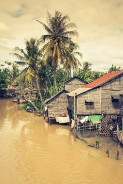 Tipik ev Tonle sap Gölü, Kamboçya.