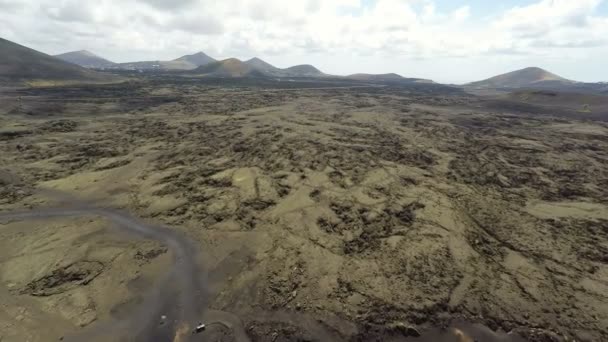 란사로테 섬의 화산 풍경의 항공 비디오 영상 — 비디오