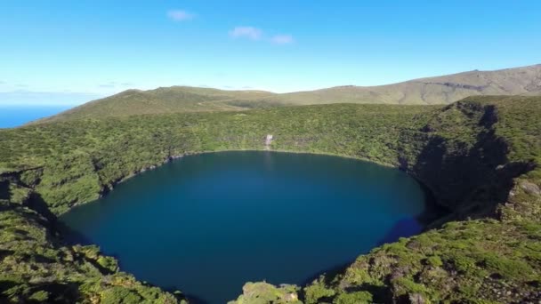 Aerial video footage of the calderira negra,Flores island on the volcano in azores, Fayal, Portugal — Stock Video