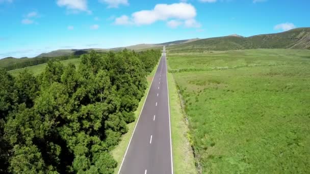 Vzdušný záběr Road v San Miguel (Azory, Portugalsko) — Stock video