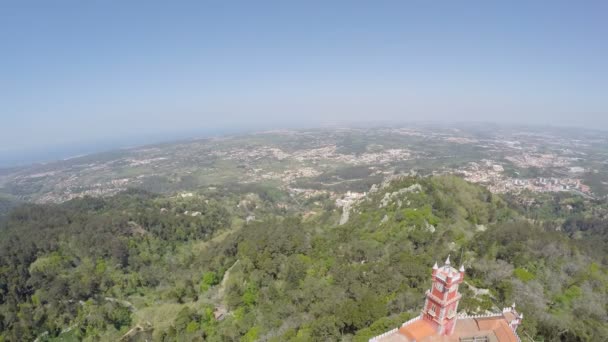 Filmagem aérea do Palácio Nacional da Pena em Sintra, Portugal — Vídeo de Stock