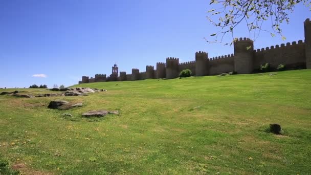 Ortaçağ Şehir duvar Romanesk tarzı, avila (taş ve Aziz şehir), İspanya — Stok video