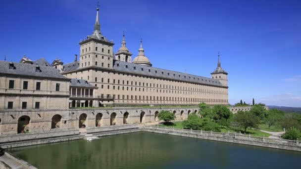 Real Monasterio de San Lorenzo de El Escorial cerca de Madrid, España — Vídeos de Stock