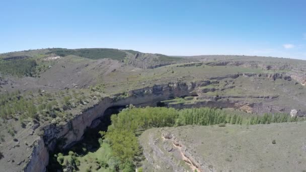 Havadan çekilen duraton kanyonu ve Sepulveda. Segovia. Castilla Leon. İspanya. — Stok video