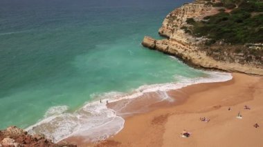 Praia de Benagil Algarve bölgesi, Portekiz, Avrupa'nın bir görünümünü
