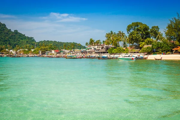 Phi phi isola nel mare andaman, Phuket, Krabi, Thailandia — Foto Stock