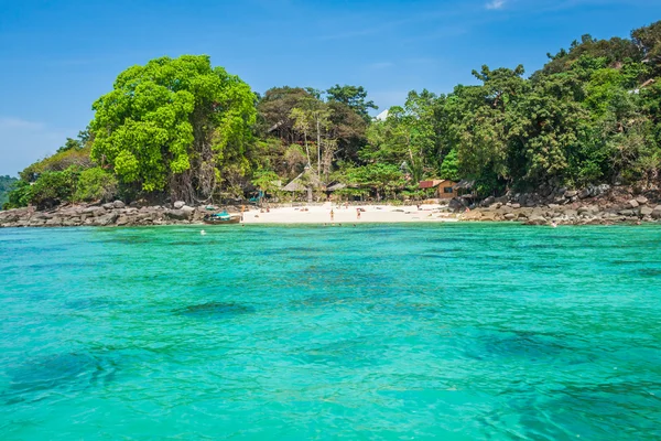 Остров Пхи Пхи в Андаманском море, Пхукет, Таиланд — стоковое фото