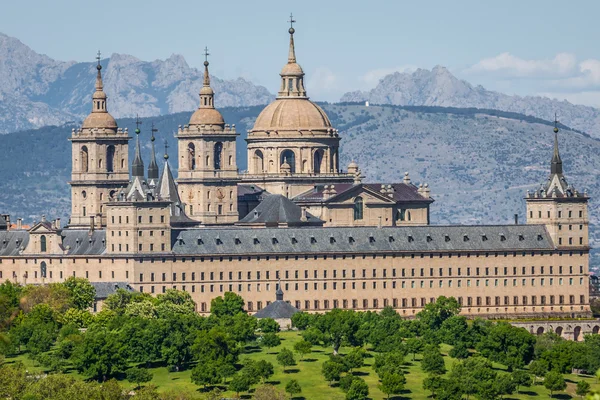 Den kungliga sätet av San Lorenzo de El Escorial, historiska residens — Stockfoto