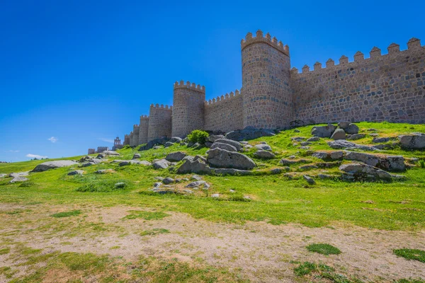 Avila, İspanya, unesco listesinde doğal ortaçağ şehir duvarları — Stok fotoğraf