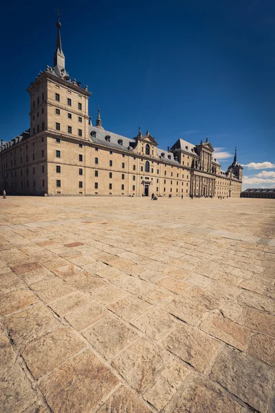 Королевский монастырь Сан-Лоренцо-де-Эль-Эскориаль недалеко от Мадрида, Испания — стоковое фото
