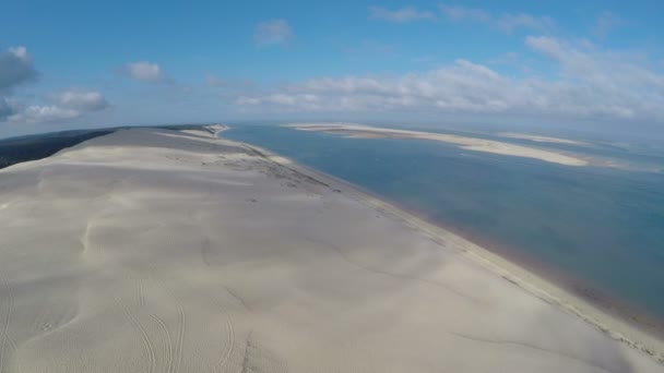 Luftaufnahme der Düne du Pilat - die größte Sanddüne Europas, Arcachon, Frankreich — Stockvideo