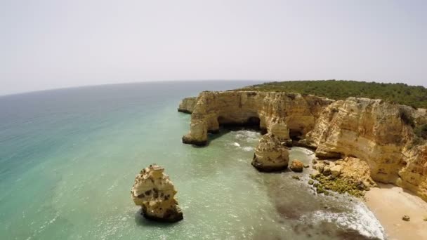 Filmagem aérea Praia da Marinha, Porches, Algarve, Portugal — Vídeo de Stock