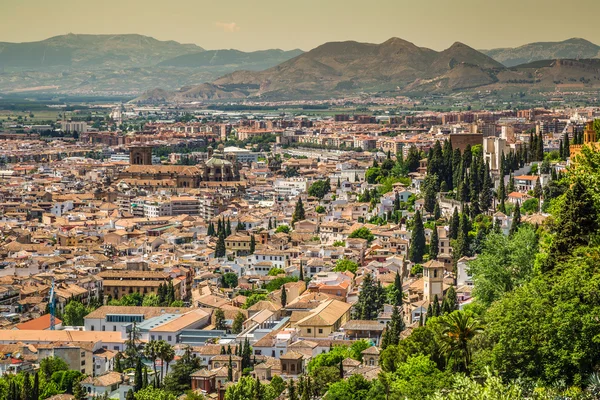 Espanha, Região da Andaluzia, Granada panorama da cidade de Alhambra vie — Fotografia de Stock