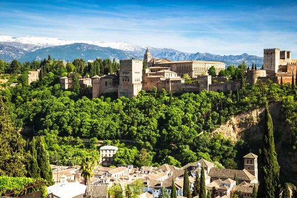 Starověká arabská pevnost Alhambra, Granada, Španělsko — Stock fotografie