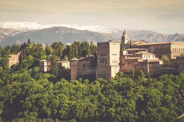 Oude Arabische vesting van Alhambra, Granada — Stockfoto