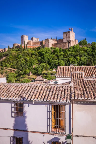 Древняя арабская крепость Альгамбра, Гранада, Испания — стоковое фото