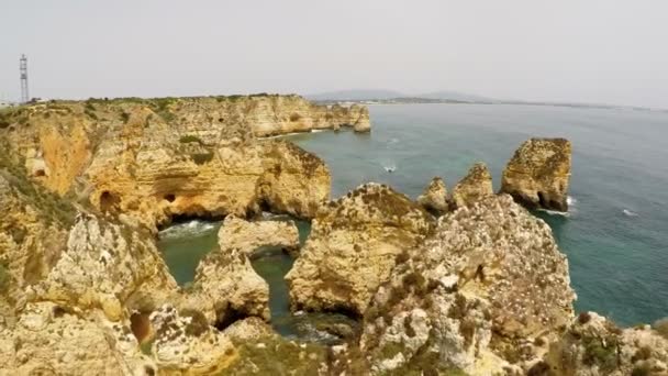 항공 영상 라고스, 폰 다 Piedade, Algarve, 포르투갈 — 비디오