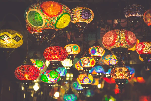 Arabiska lampor och lyktor i Marrakech, Marocko — Stockfoto