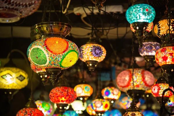 Lámparas y faroles árabes en Marrakech, Marruecos — Foto de Stock