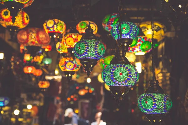 Arabská lampy a lucerny v Marrákeši, Maroko — Stock fotografie